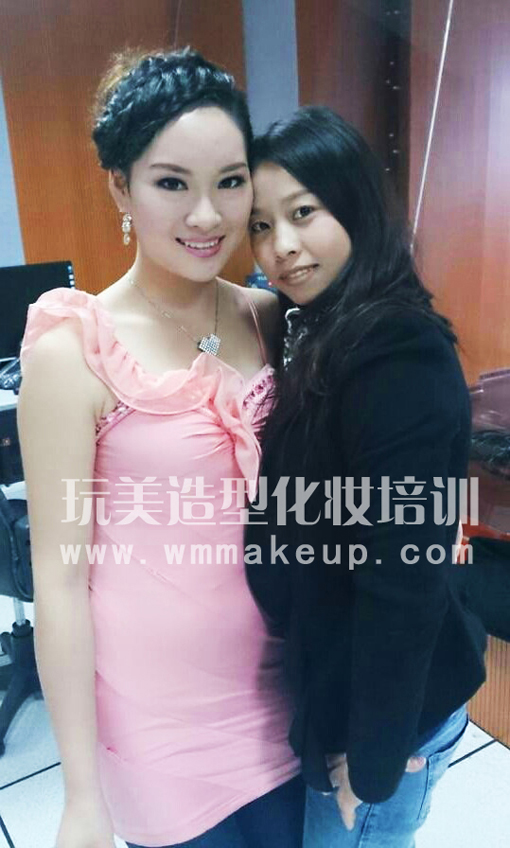 玩美造型为“好一生”电视栏目品推会提供化妆造型服务