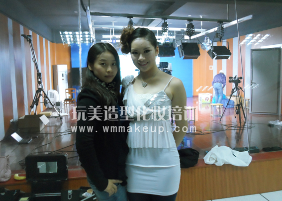 玩美造型为“好一生”电视栏目品推会提供化妆造型服务