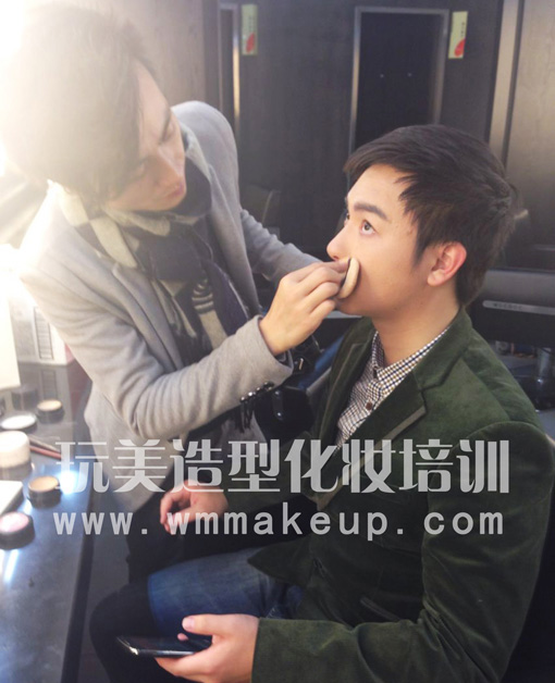 长沙玩美造型化妆培训学校经视伍佰棚《越策越开心》工作花絮