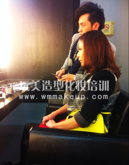 长沙玩美造型化妆培训学校经视伍佰棚《越策越开心》工作花絮