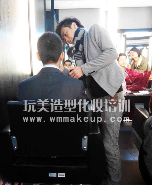 长沙玩美造型化妆培训学校经视伍佰棚《越策越开心》工作花絮