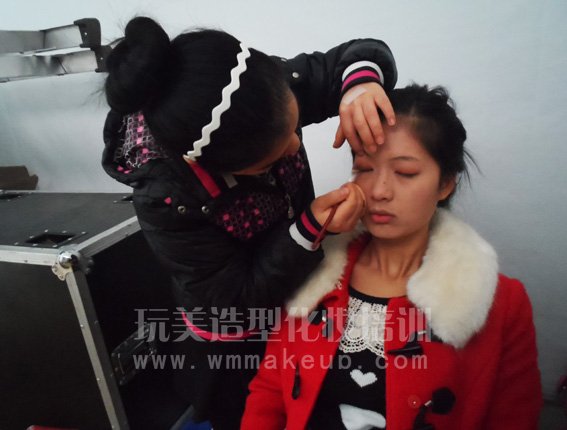 长沙玩美化妆培训学校强力助阵第九届国际汽车博览会