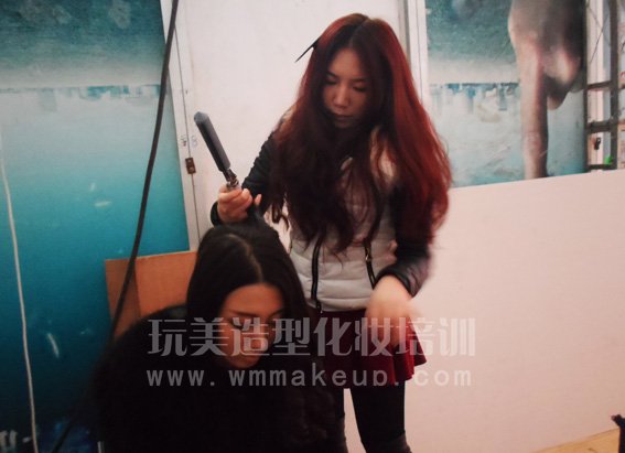 长沙玩美化妆培训学校强力助阵第九届国际汽车博览会