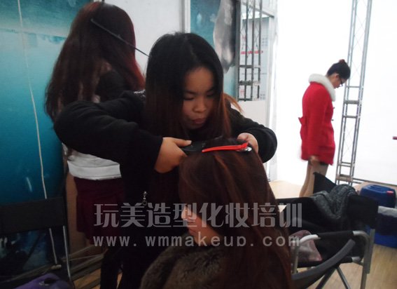 长沙玩美化妆培训学校强力助阵第九届国际汽车博览会