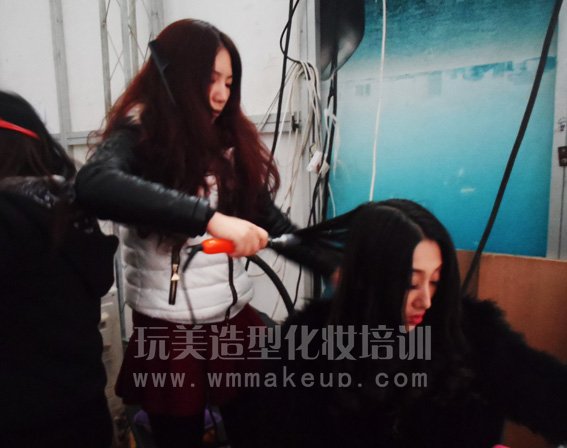 长沙玩美化妆培训学校强力助阵第九届国际汽车博览会