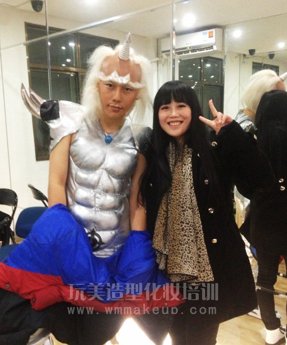 长沙玩美化妆学校为“一生一世合家欢”贺岁片提供化妆造型服务