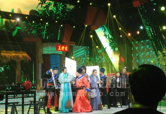 长沙玩美化妆学校为“一生一世合家欢”贺岁片提供化妆造型服务