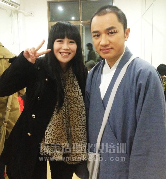 长沙玩美化妆学校为“一生一世合家欢”贺岁片提供化妆造型服务