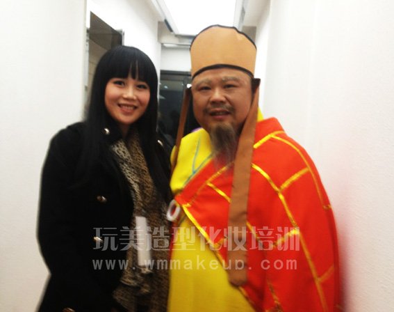长沙玩美化妆学校为“一生一世合家欢”贺岁片提供化妆造型服务