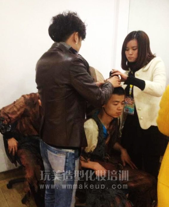 长沙玩美化妆学校为“一生一世合家欢”贺岁片提供化妆造型服务