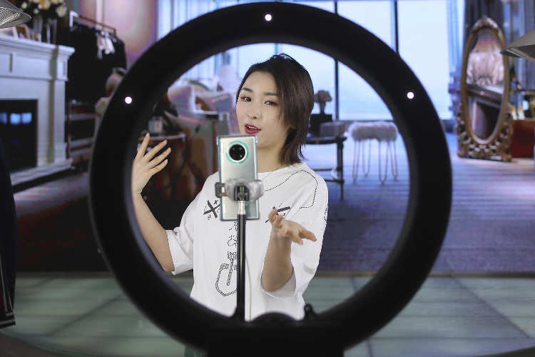 长沙主播化妆-主持人化妆