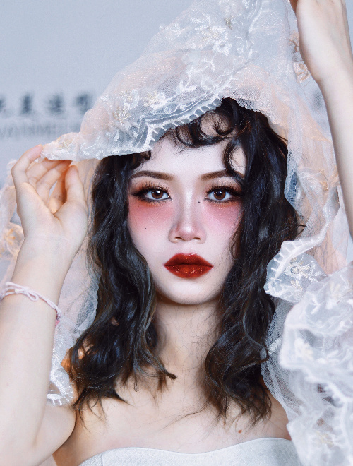 深色婚礼新娘造型